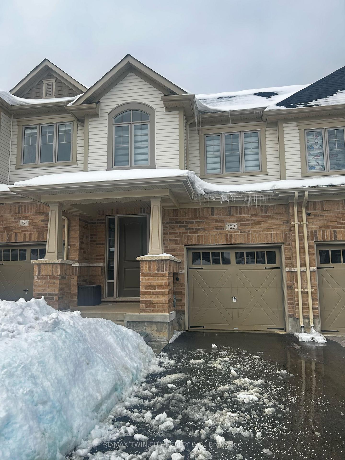 Front of 123 Broadacre Drive