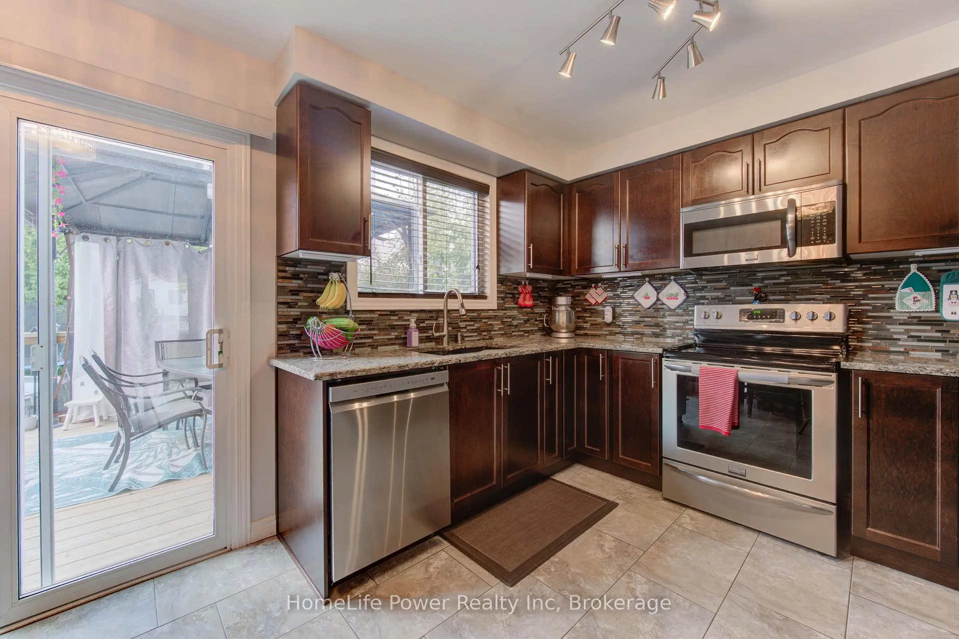 Photo 13 of 87 Sugar Maple Street, Kitchener — HOMEH