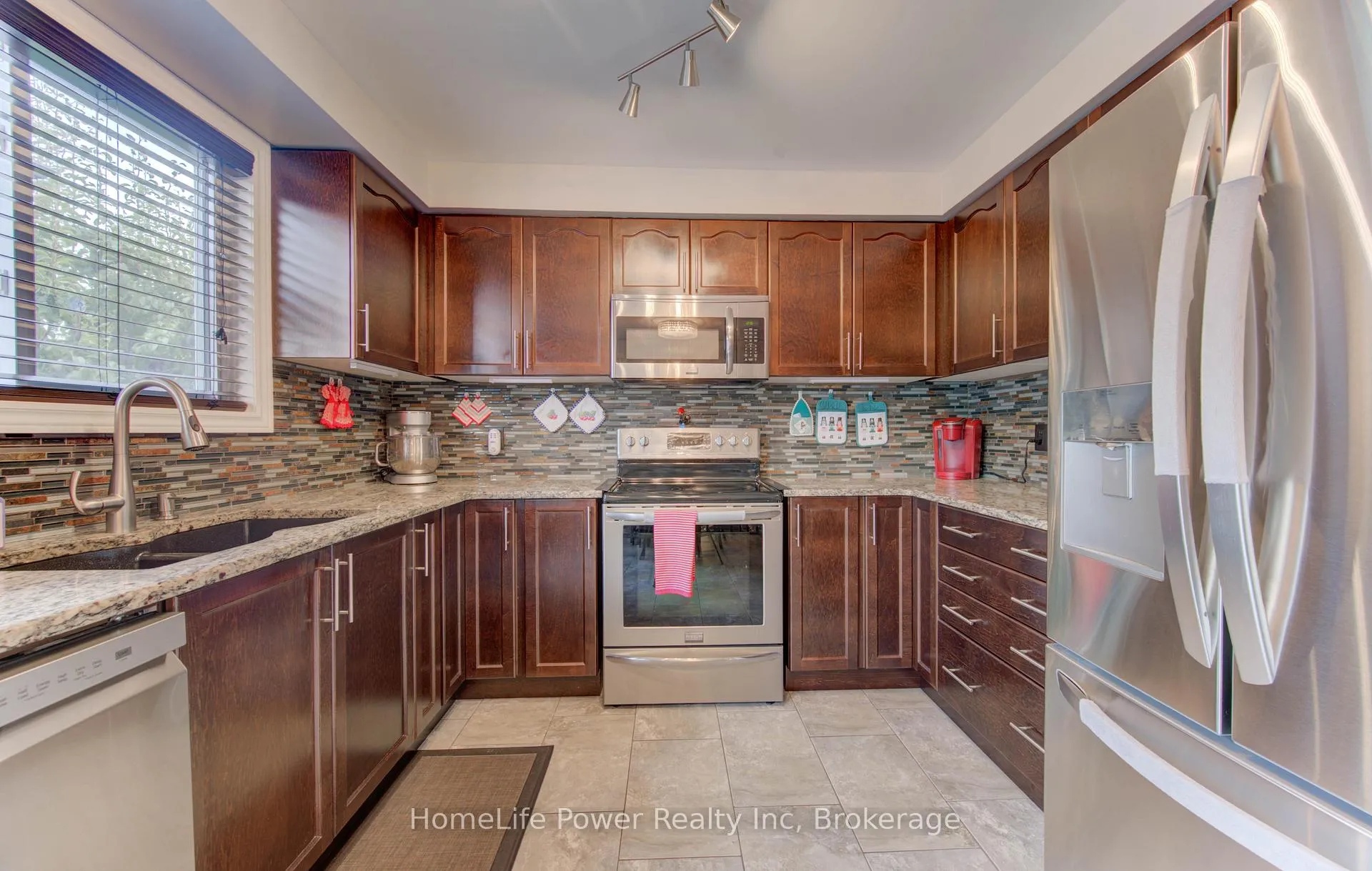 Photo 14 of 87 Sugar Maple Street, Kitchener — HOMEH