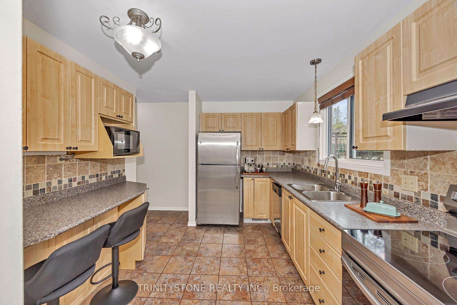 Photo 11 of 59 Stable Way, Ottawa, Kanata - Bridlewood — HOMEH