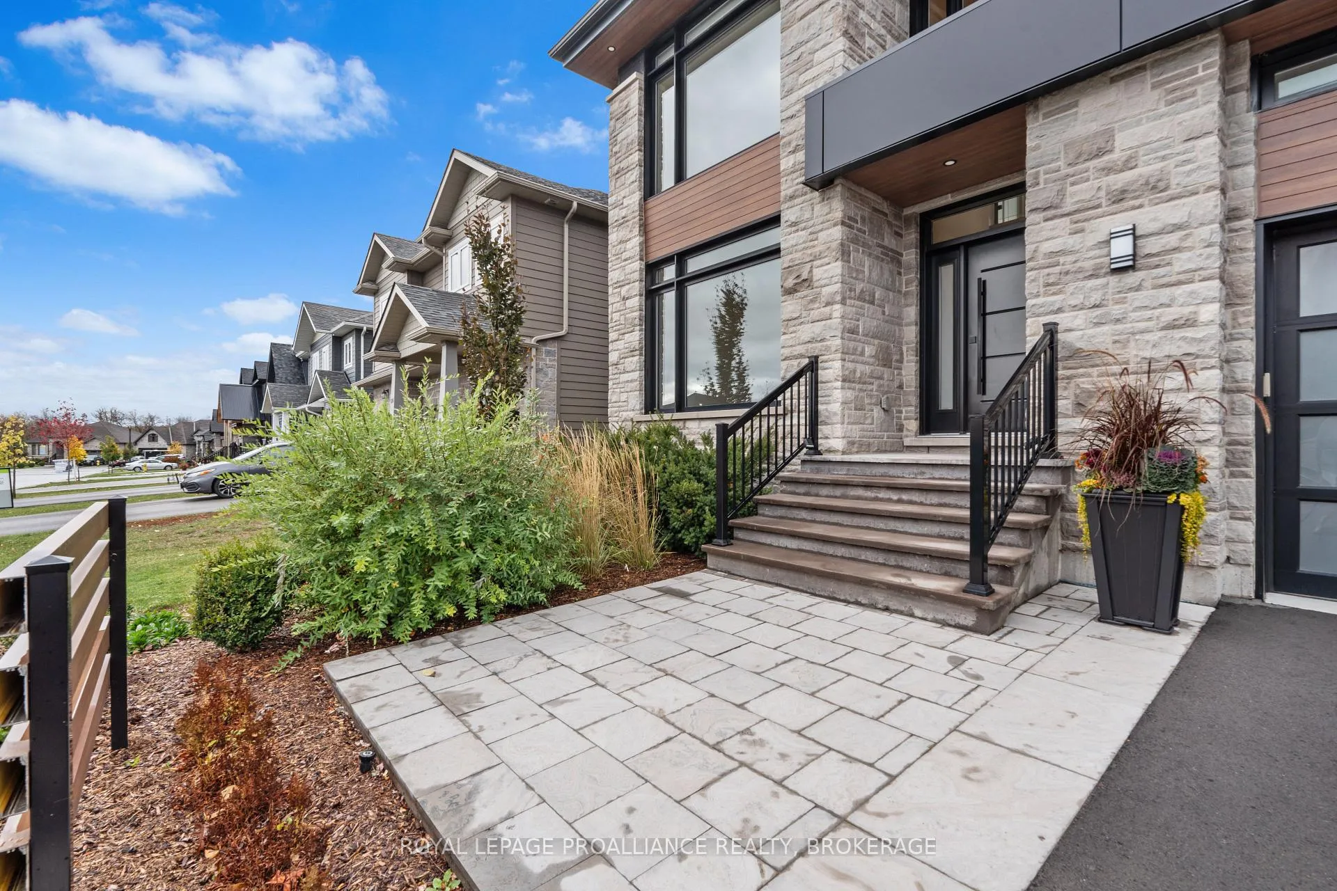 Photo 3 of 832 Windermere Drive, Kingston, City Northwest — HOMEH