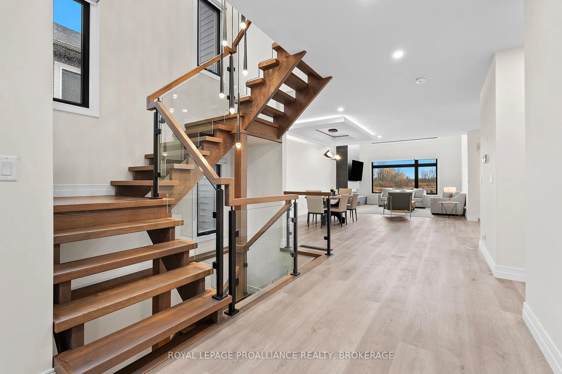 Photo 4 of 832 Windermere Drive, Kingston, City Northwest — HOMEH