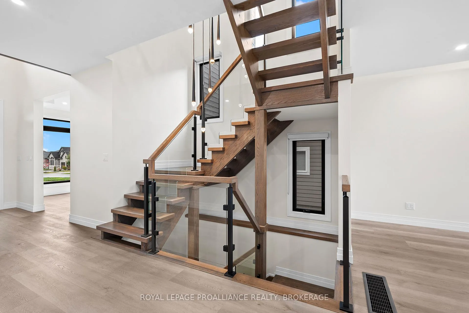 Photo 21 of 832 Windermere Drive, Kingston, City Northwest — HOMEH