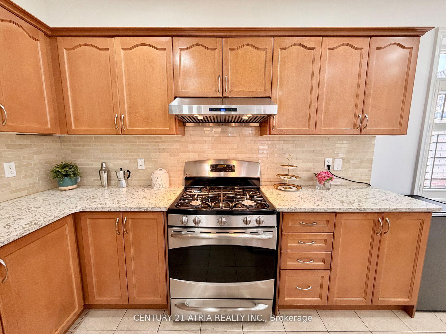 Photo 8 of 14 West Normandy Drive, Markham, Cornell — HOMEH