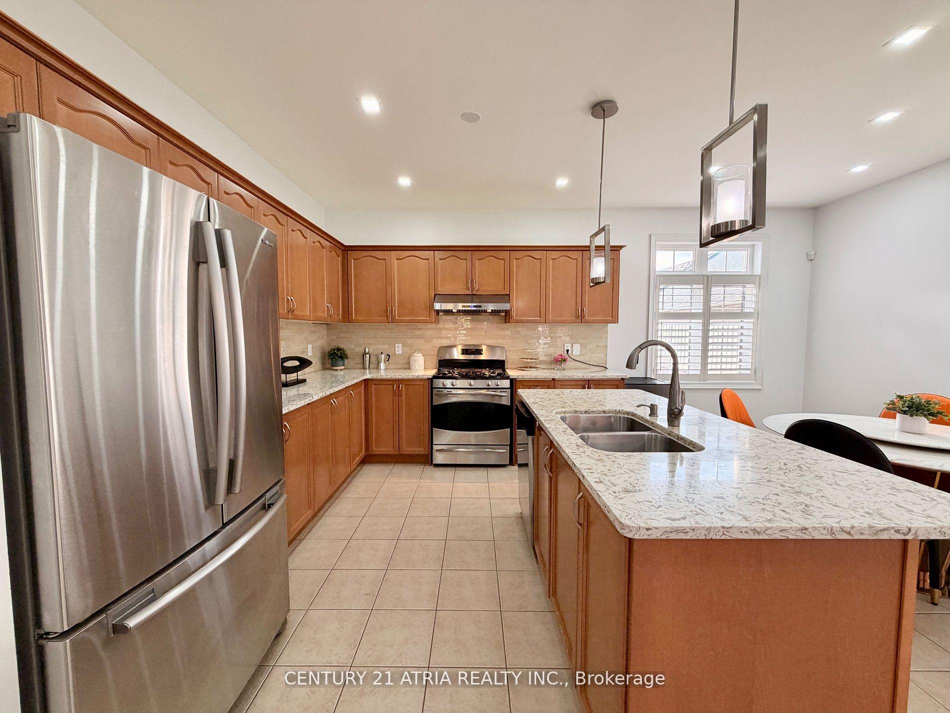 Photo 10 of 14 West Normandy Drive, Markham, Cornell — HOMEH