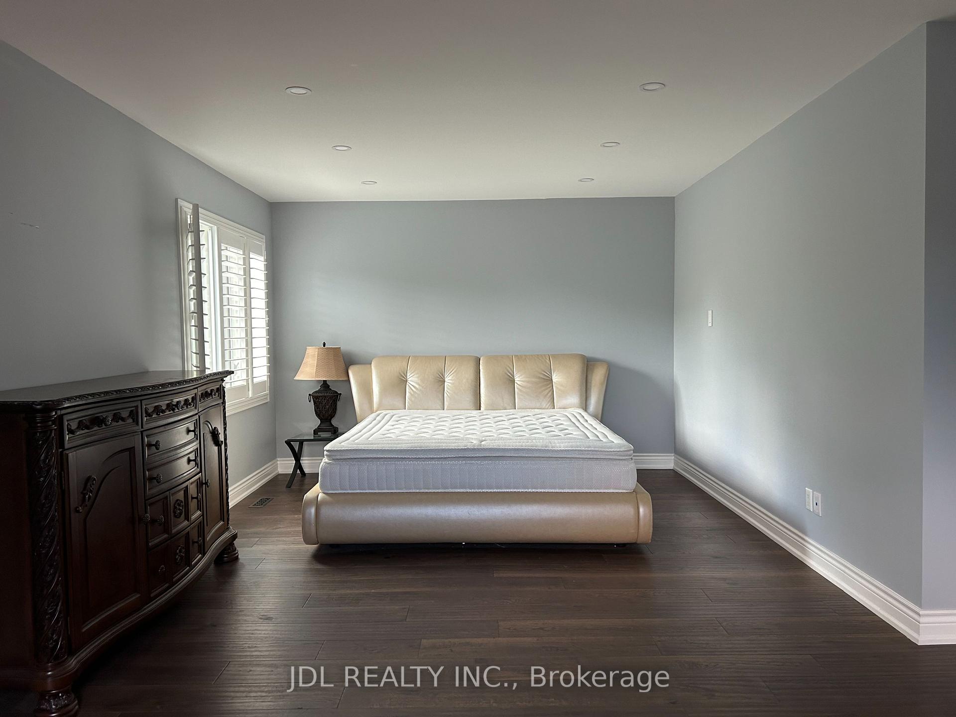 Photo 3 of Unit Unit A, 19 Prince Edward Blvd, Markham, Thornhill — HOMEH