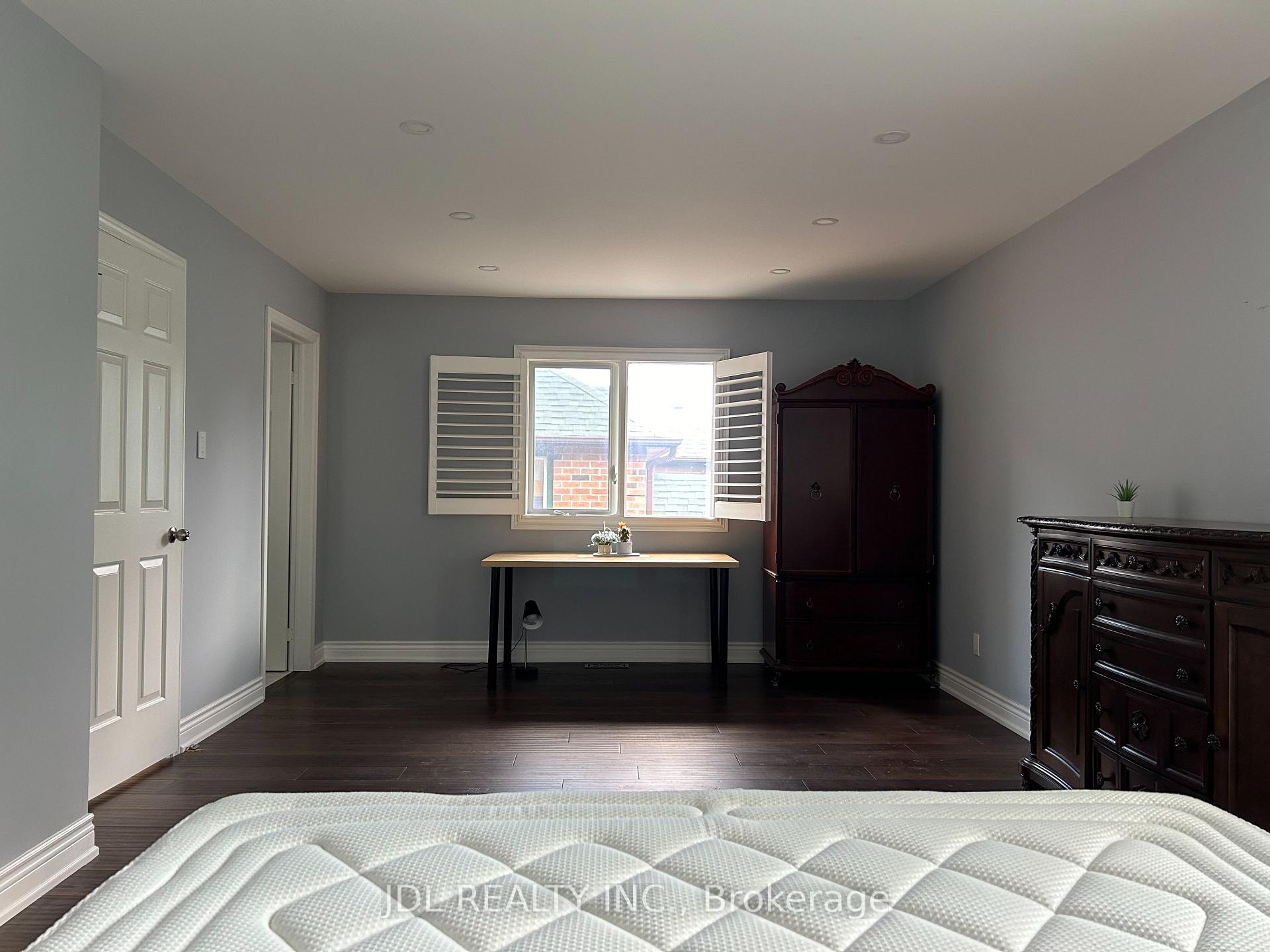 Photo 4 of Unit Unit A, 19 Prince Edward Blvd, Markham, Thornhill — HOMEH