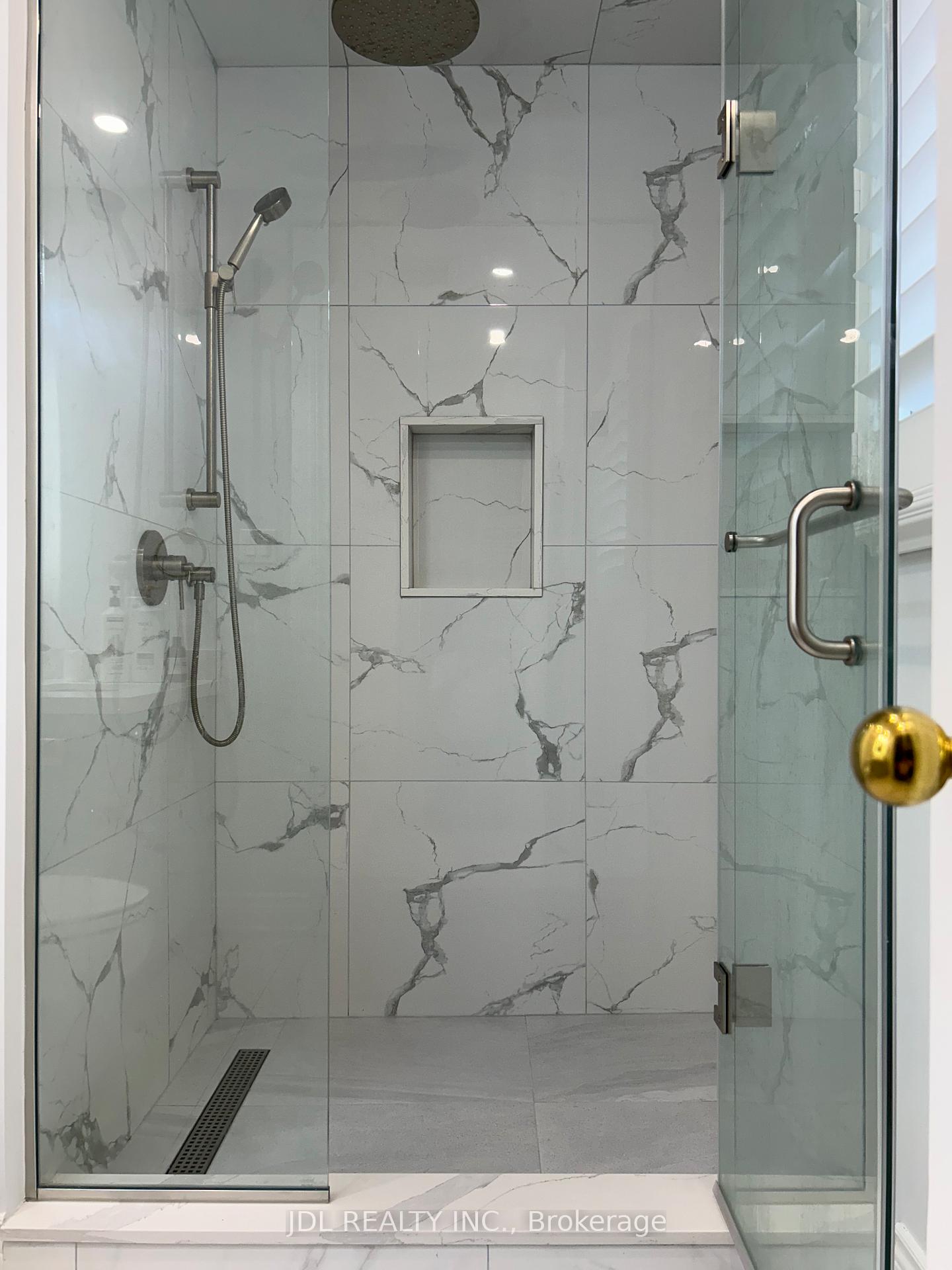 Photo 5 of Unit Unit A, 19 Prince Edward Blvd, Markham, Thornhill — HOMEH