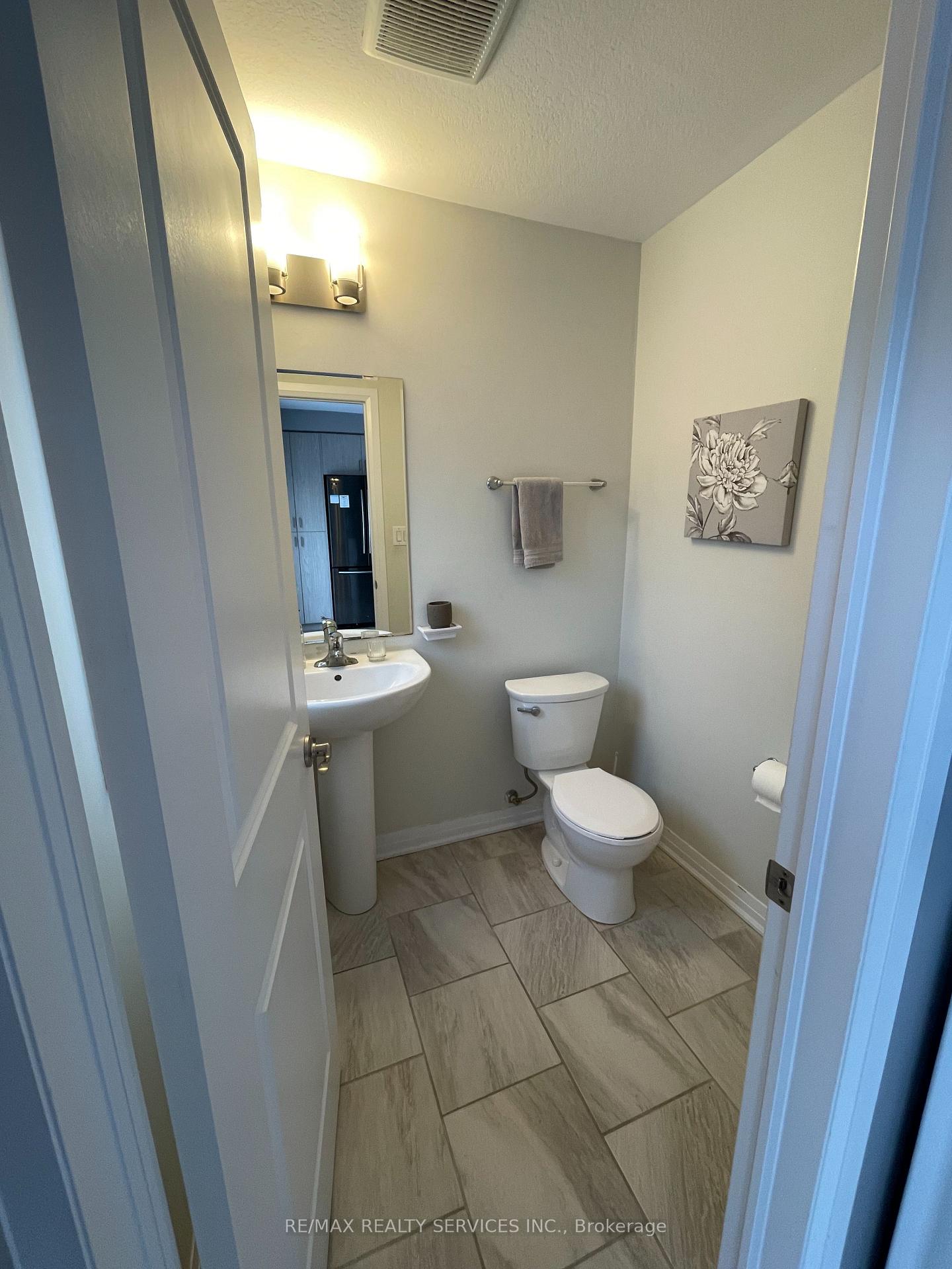 Photo 5 of 39 Ridgemount Street, Kitchener — HOMEH