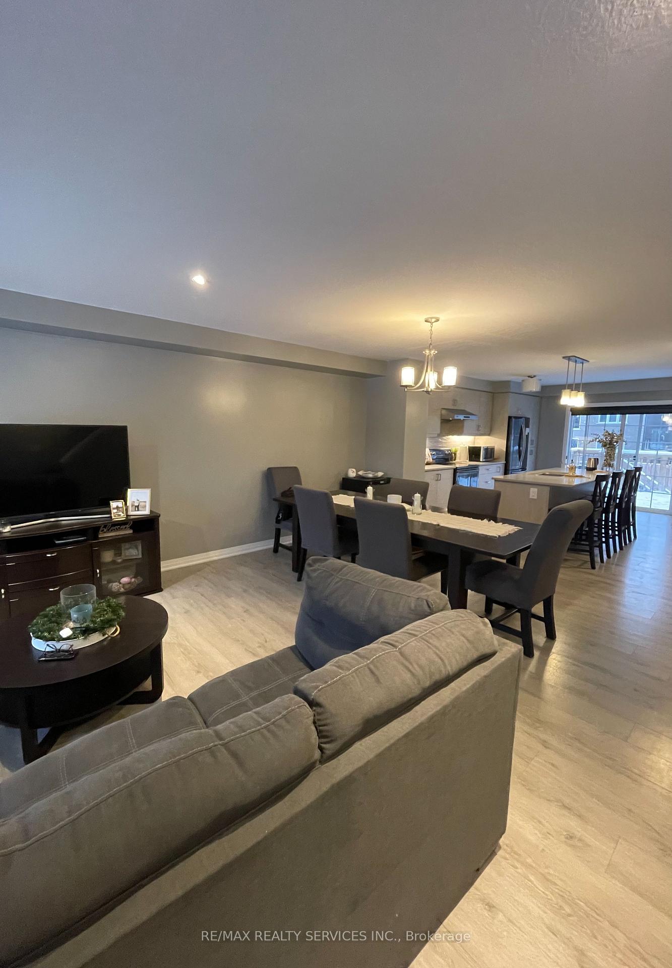 Photo 8 of 39 Ridgemount Street, Kitchener — HOMEH