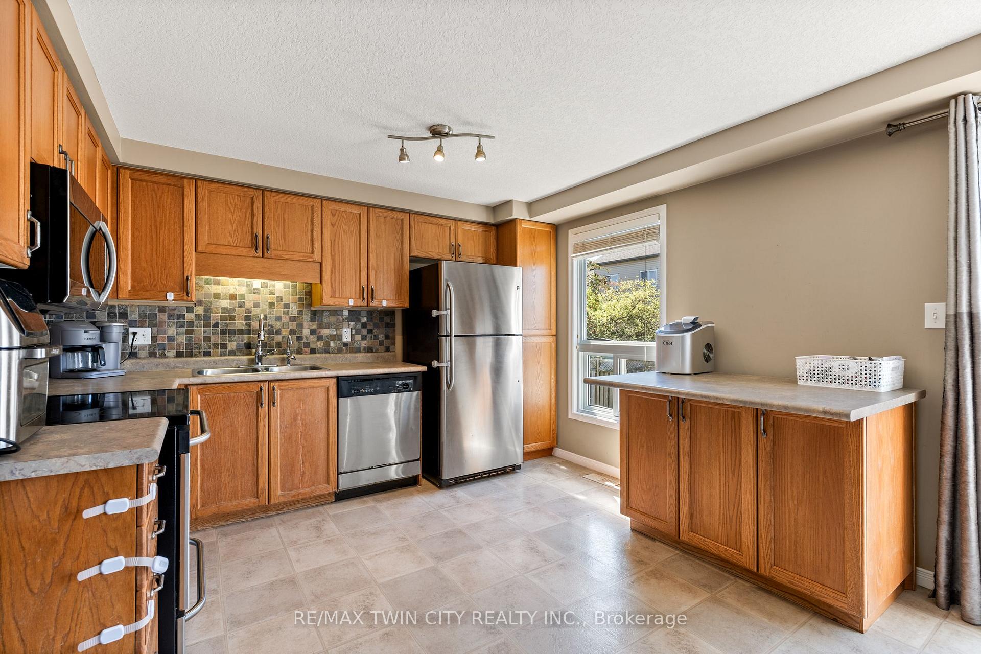 Photo 8 of 61 Madeleine Street, Kitchener — HOMEH