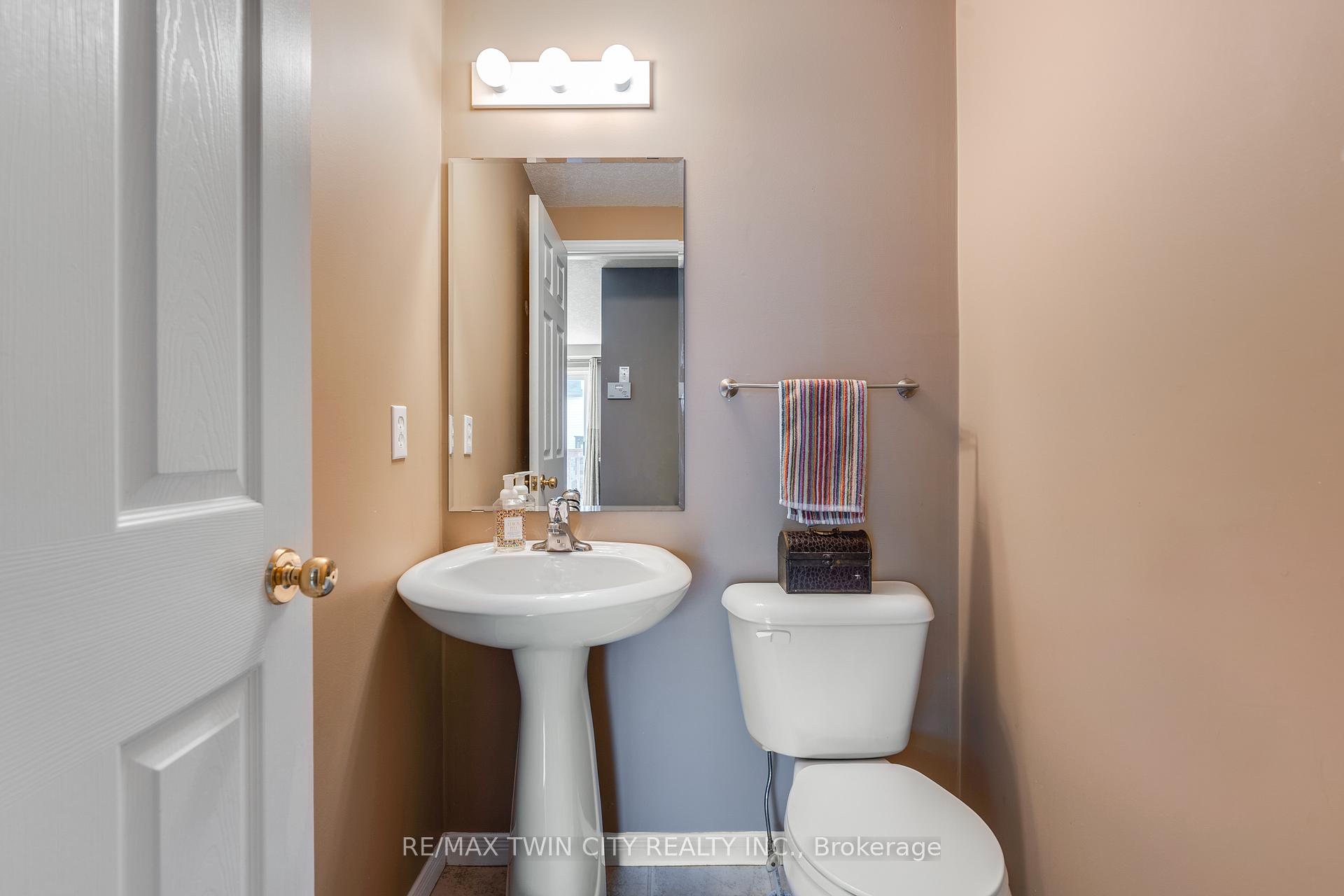 Photo 15 of 61 Madeleine Street, Kitchener — HOMEH
