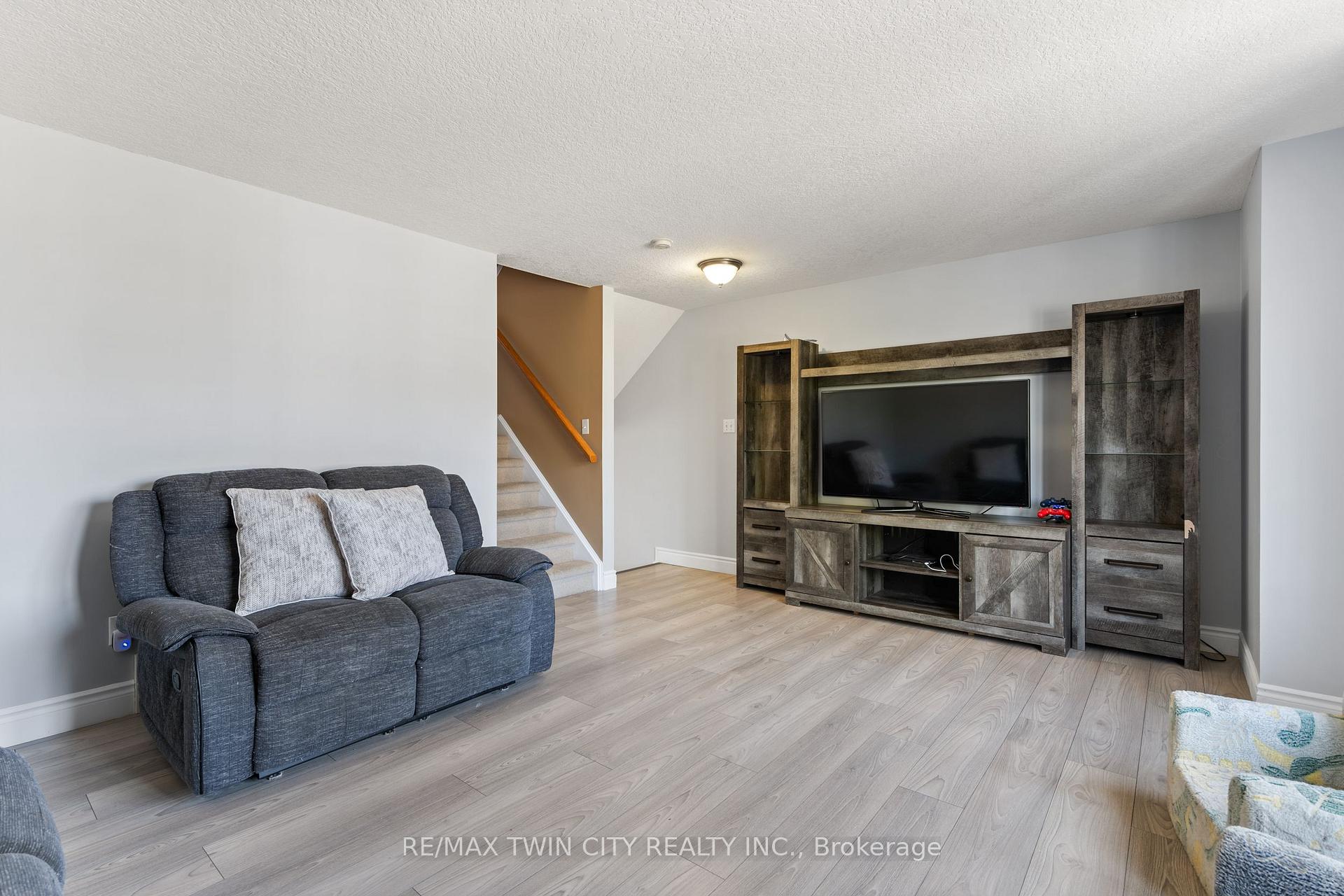 Photo 18 of 61 Madeleine Street, Kitchener — HOMEH
