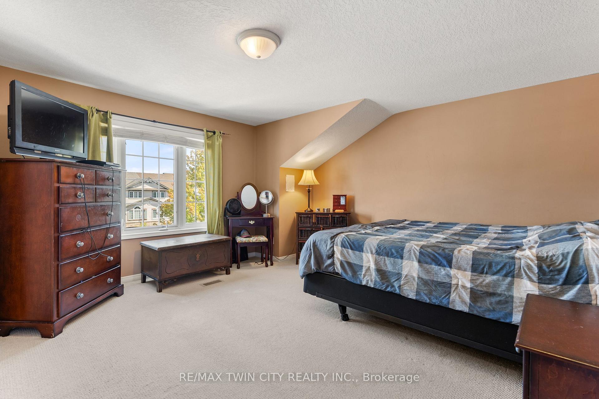 Photo 22 of 61 Madeleine Street, Kitchener — HOMEH