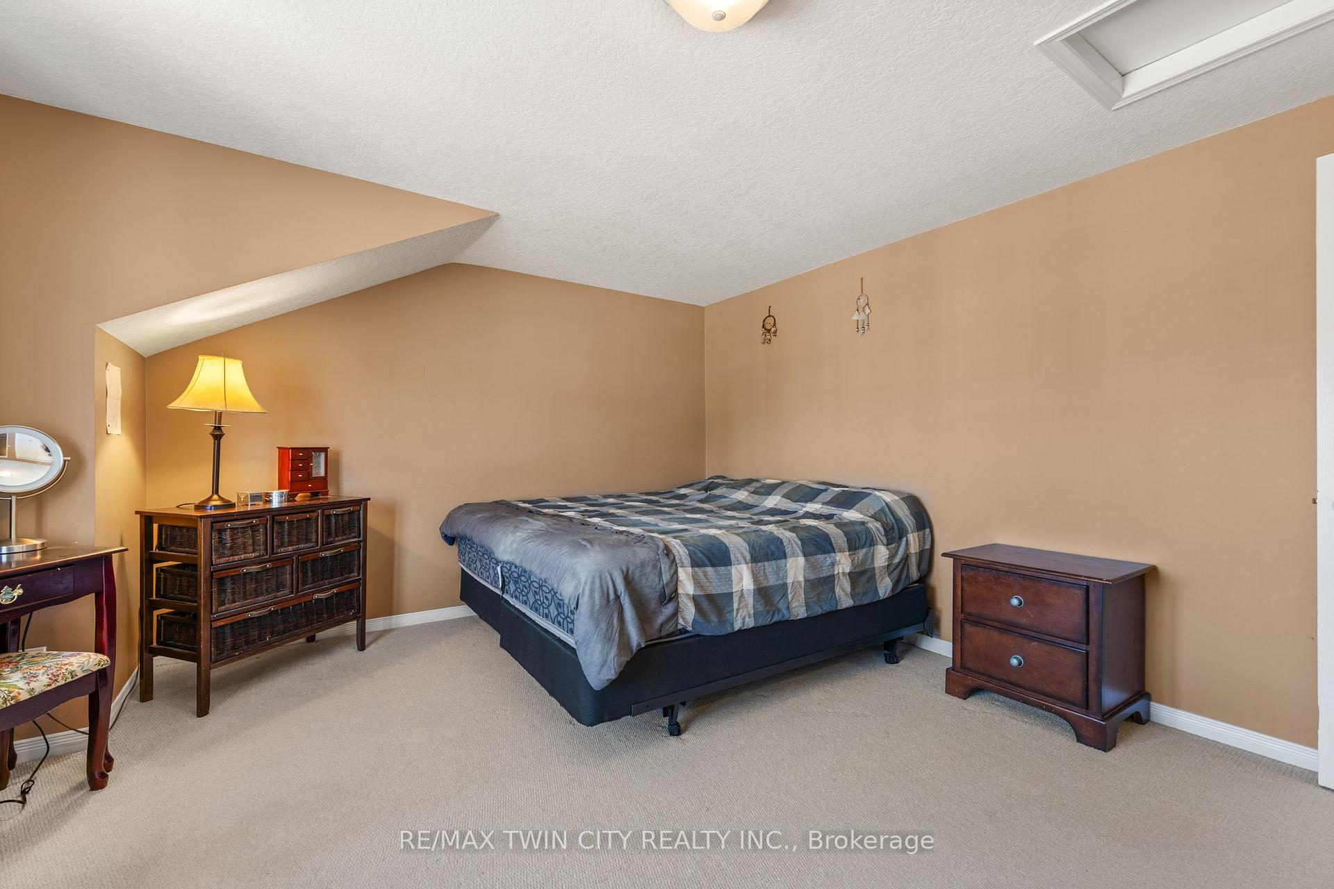 Photo 23 of 61 Madeleine Street, Kitchener — HOMEH