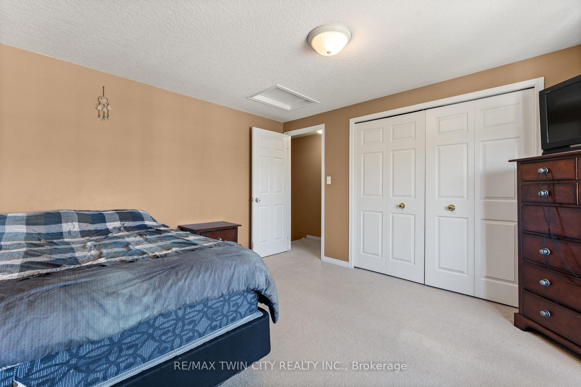 Photo 24 of 61 Madeleine Street, Kitchener — HOMEH