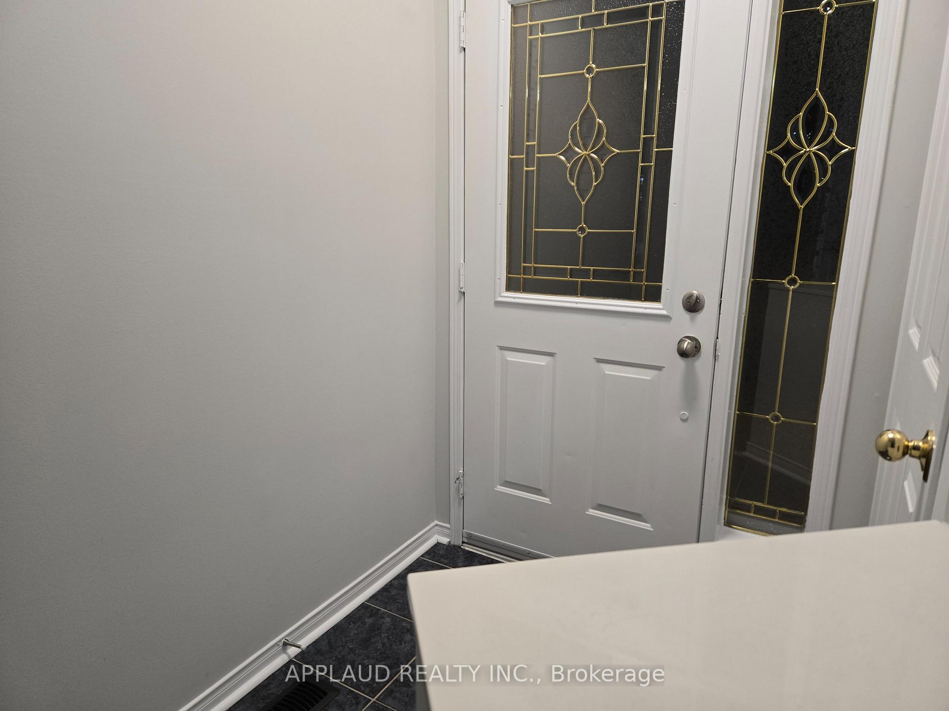 Photo 1 of 27 Bur Oak Avenue, Markham, Berczy — HOMEH