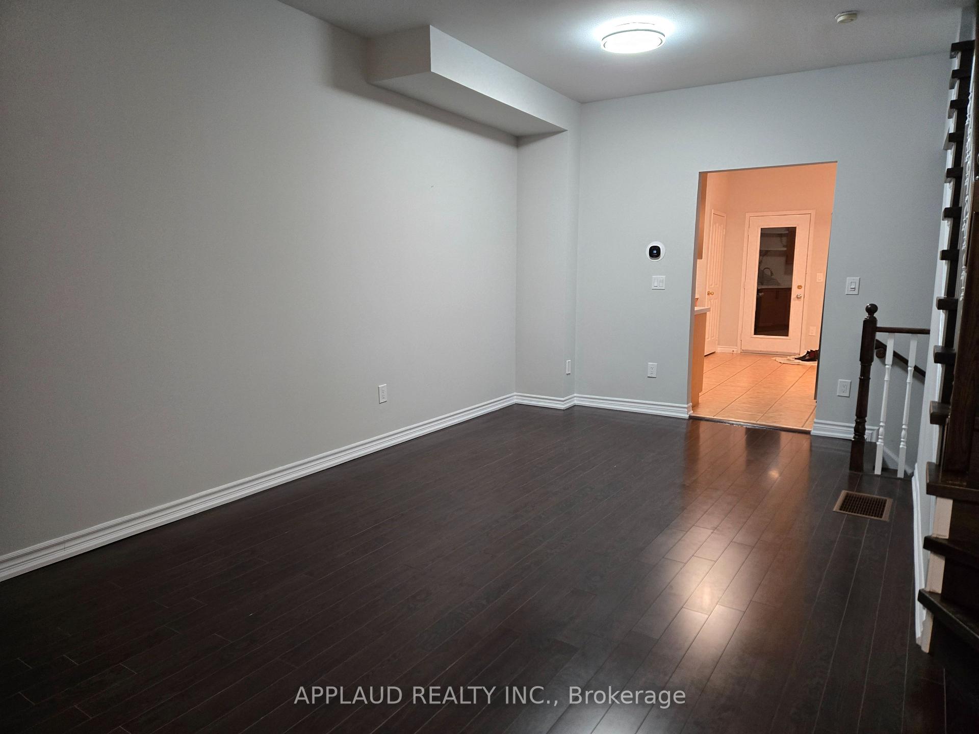 Photo 3 of 27 Bur Oak Avenue, Markham, Berczy — HOMEH