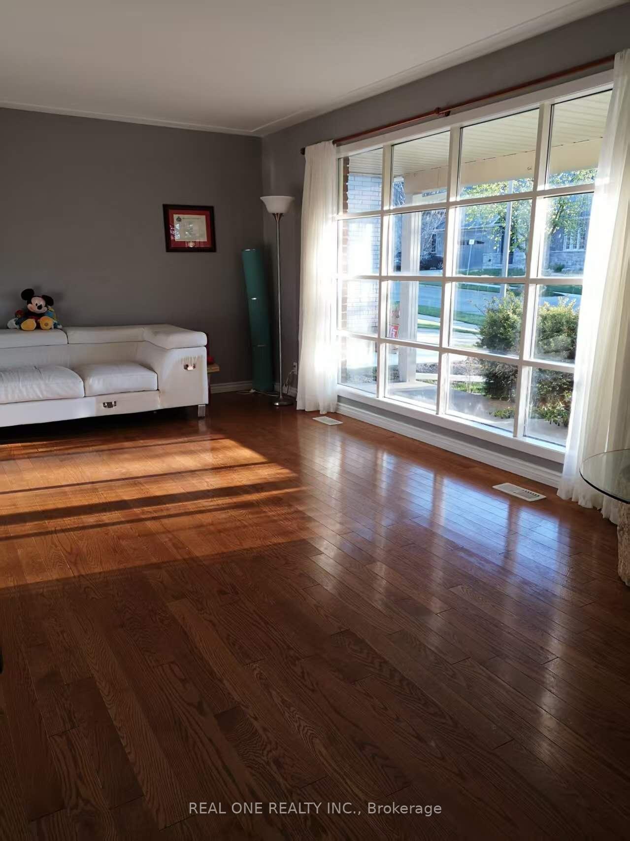 Photo 3 of 45 Inwood Drive, Kitchener, Westmount - Kitchener — HOMEH