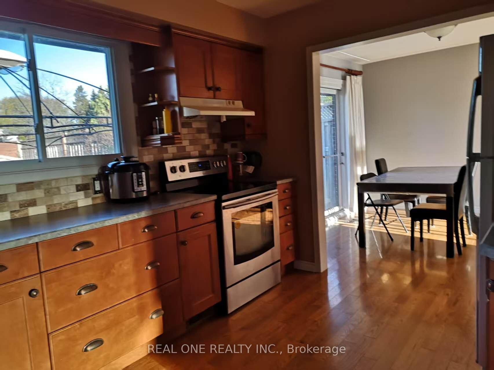 Photo 4 of 45 Inwood Drive, Kitchener, Westmount - Kitchener — HOMEH