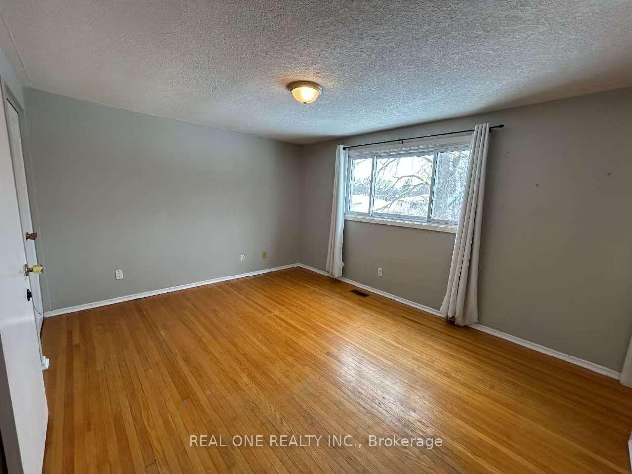 Photo 16 of 45 Inwood Drive, Kitchener, Westmount - Kitchener — HOMEH