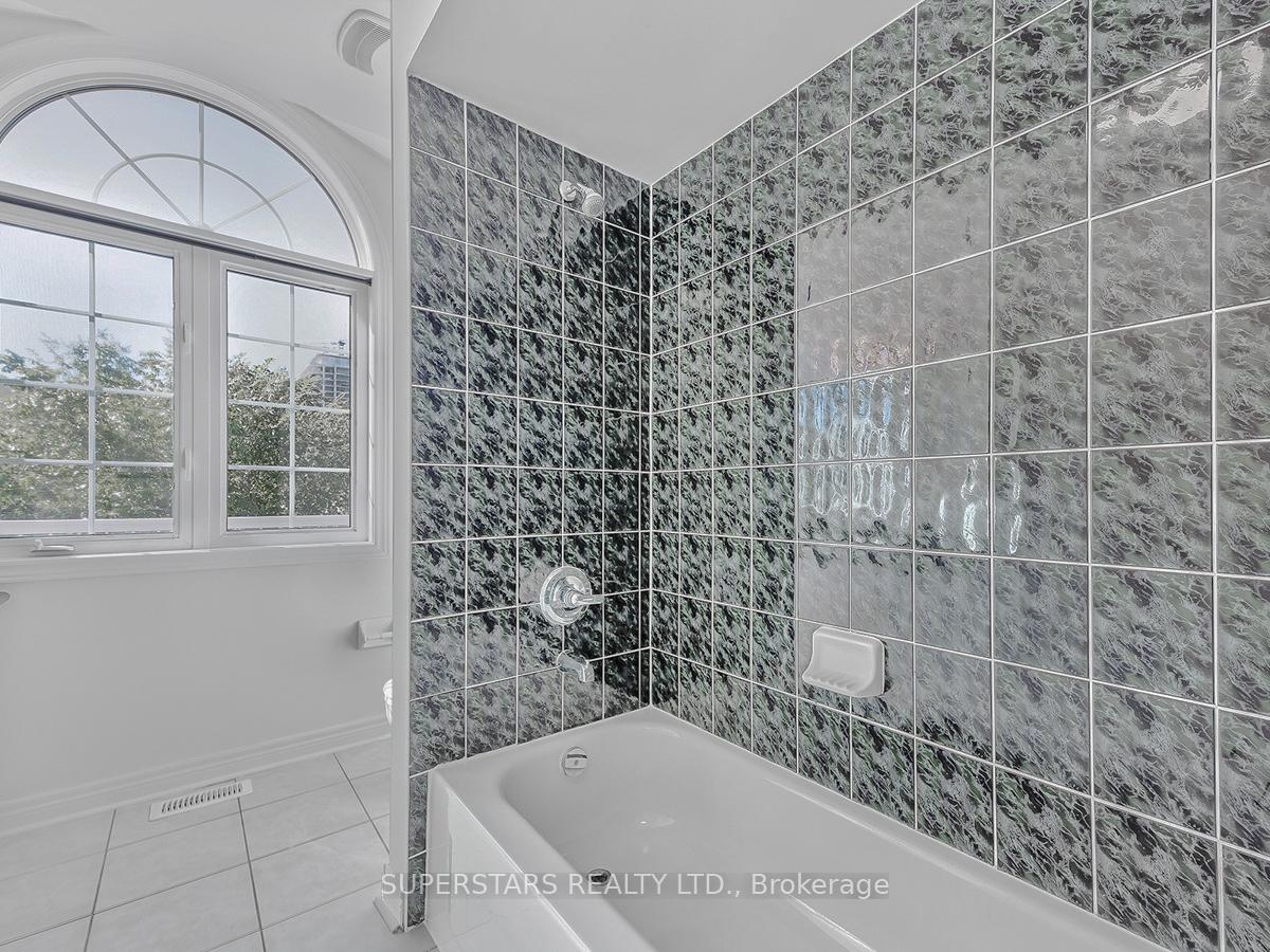 Photo 16 of 43 Cathmar Drive, Markham, Greensborough — HOMEH