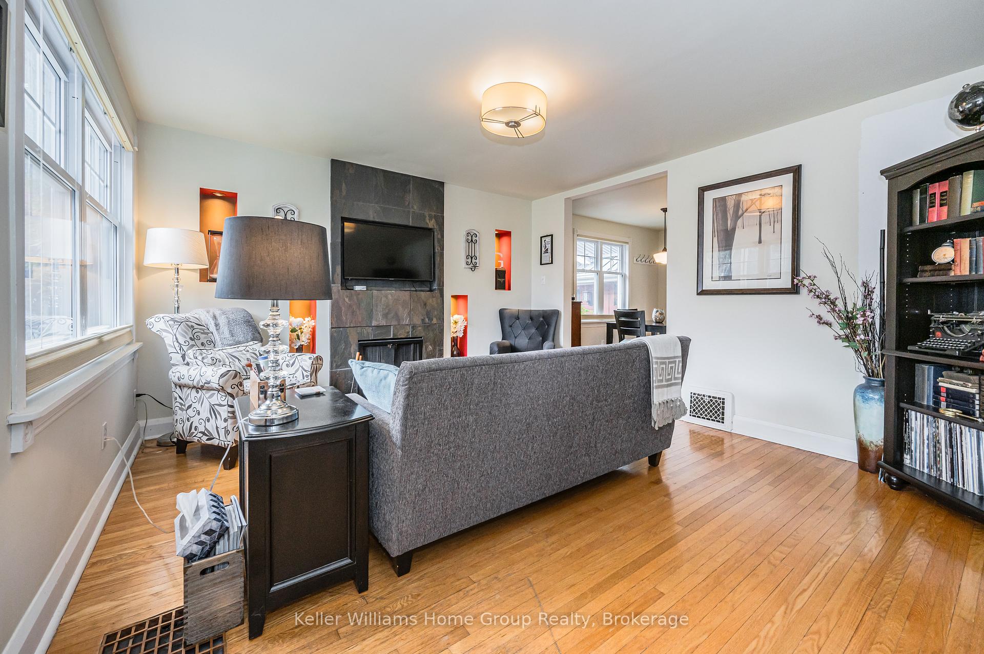 Photo 5 of 48 Dane Street, Kitchener — HOMEH