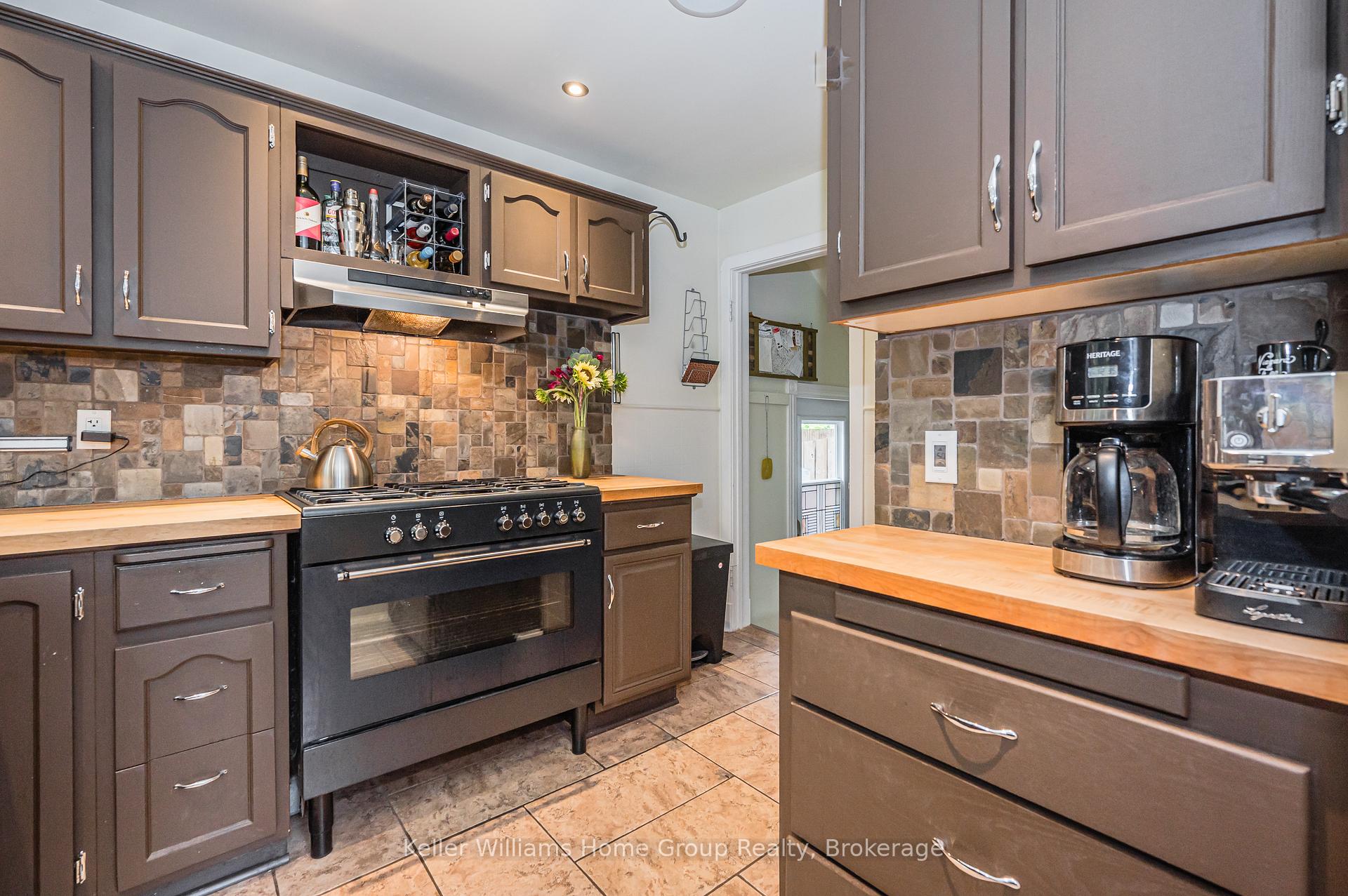 Photo 14 of 48 Dane Street, Kitchener — HOMEH