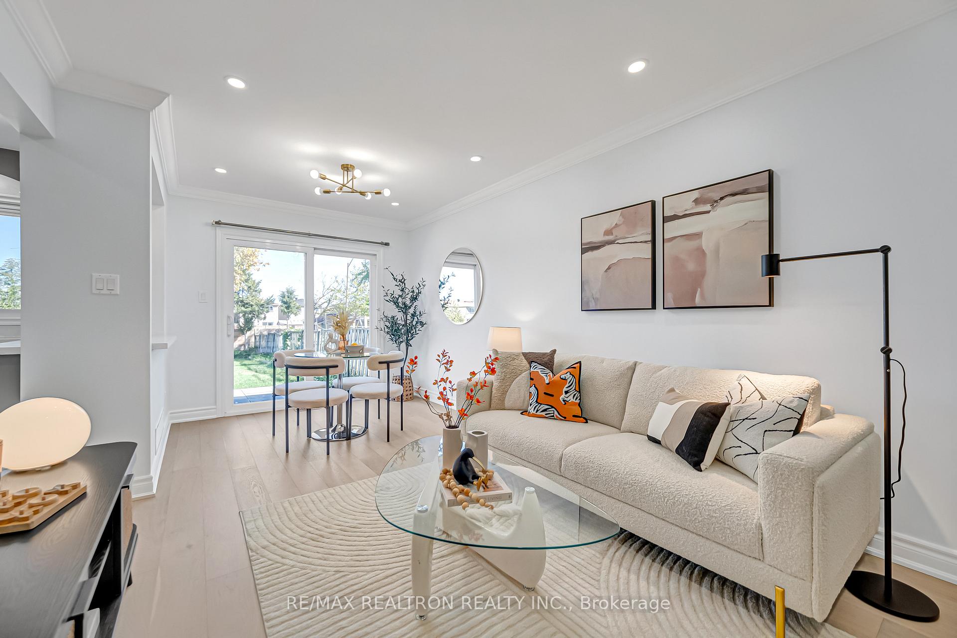 Photo 4 of 33 Chichester Road, Markham, Milliken Mills East — HOMEH