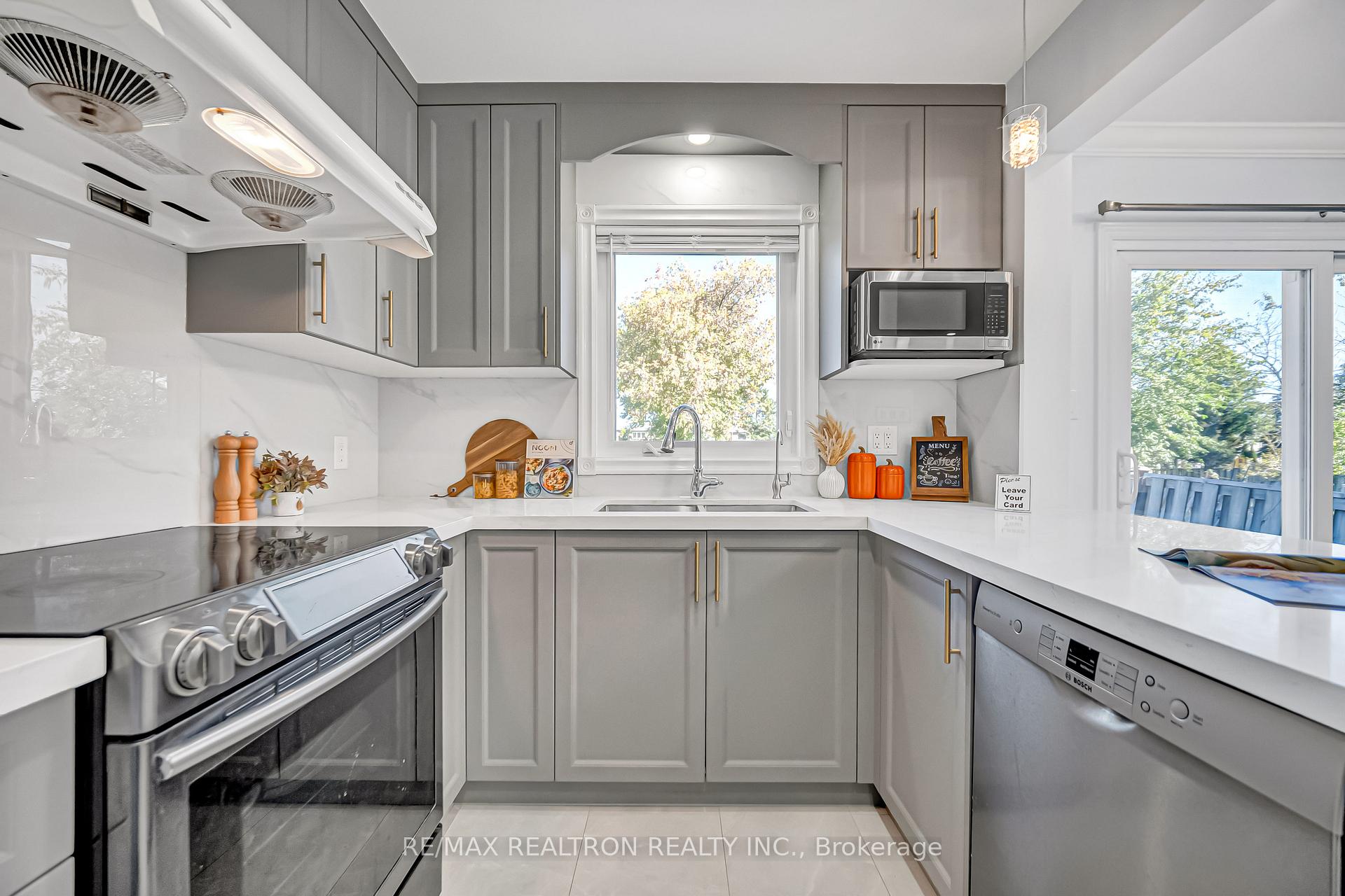 Photo 12 of 33 Chichester Road, Markham, Milliken Mills East — HOMEH