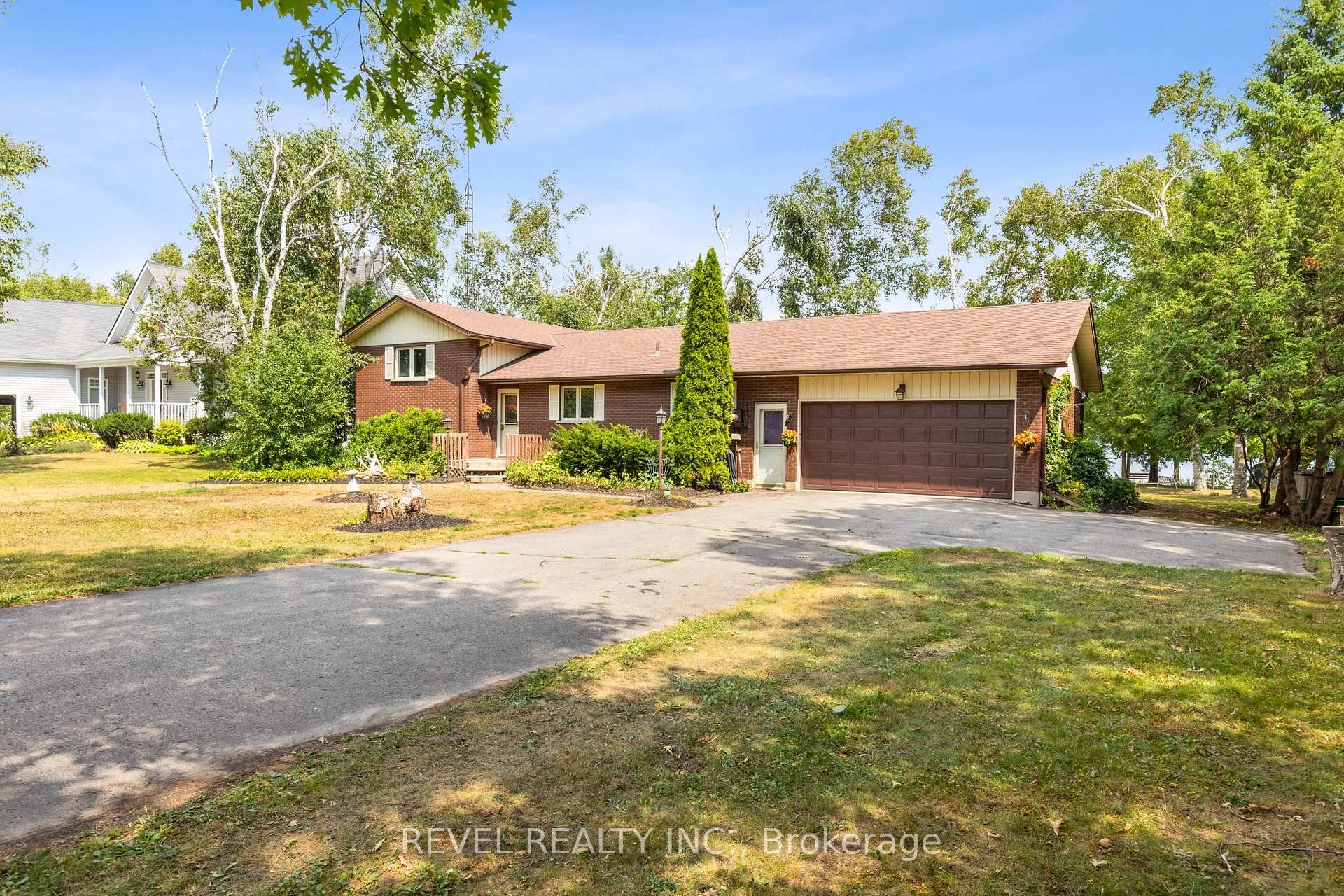 Front of 126 Pinewood Boulevard