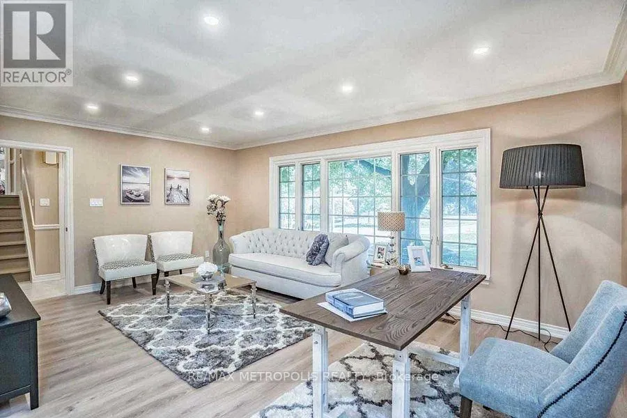 Photo 3 of 14 Strathroy Crescent, Markham, Markham Village — HOMEH