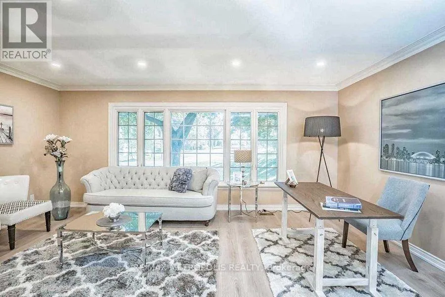 Photo 5 of 14 Strathroy Crescent, Markham, Markham Village — HOMEH