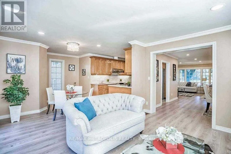 Photo 11 of 14 Strathroy Crescent, Markham, Markham Village — HOMEH