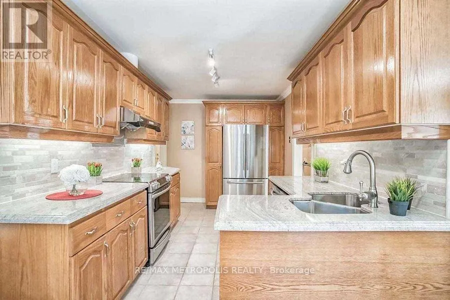 Photo 15 of 14 Strathroy Crescent, Markham, Markham Village — HOMEH