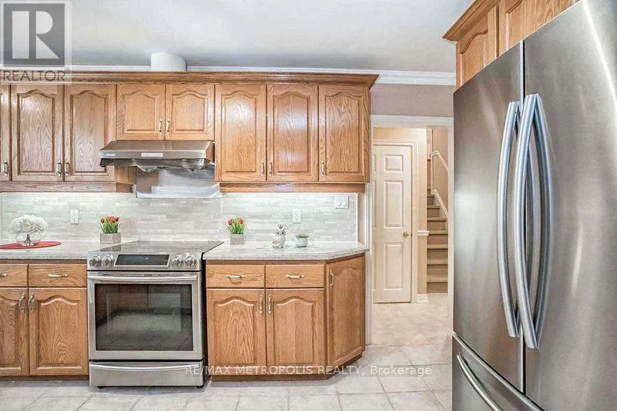 Photo 17 of 14 Strathroy Crescent, Markham, Markham Village — HOMEH