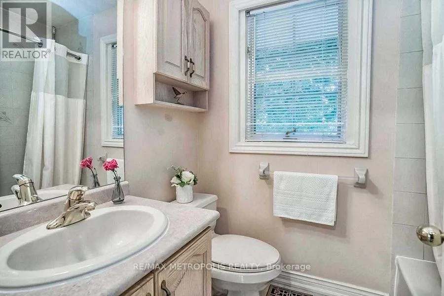 Photo 25 of 14 Strathroy Crescent, Markham, Markham Village — HOMEH