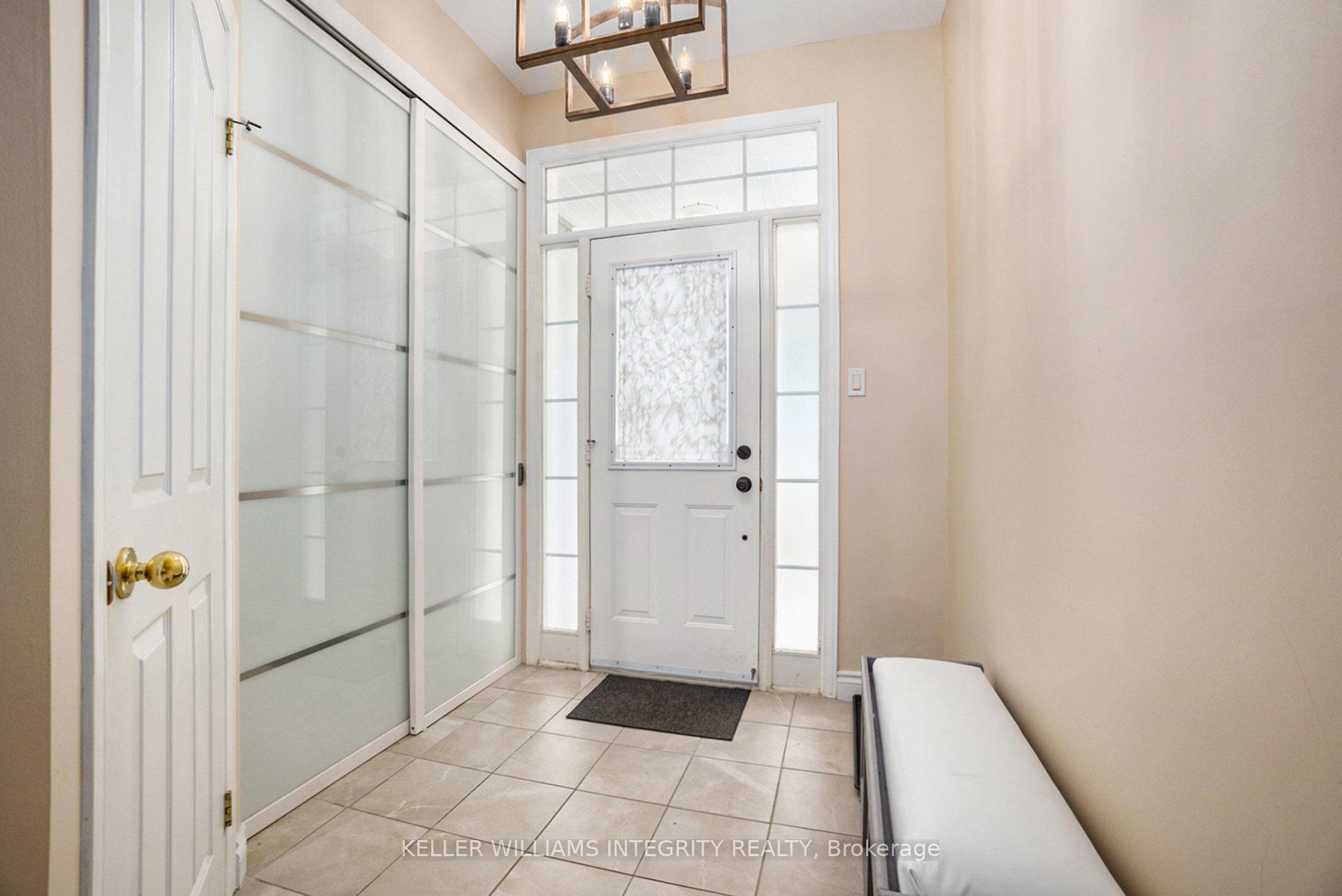 Photo 2 of 41 Milner Downs Crescent, Ottawa, Kanata - Emerald Meadows/Trailwest — HOMEH