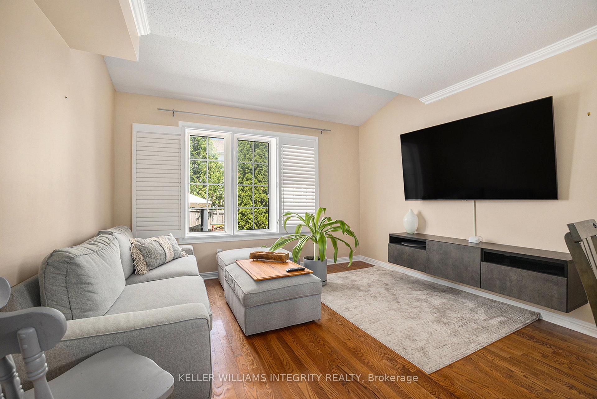 Photo 3 of 41 Milner Downs Crescent, Ottawa, Kanata - Emerald Meadows/Trailwest — HOMEH