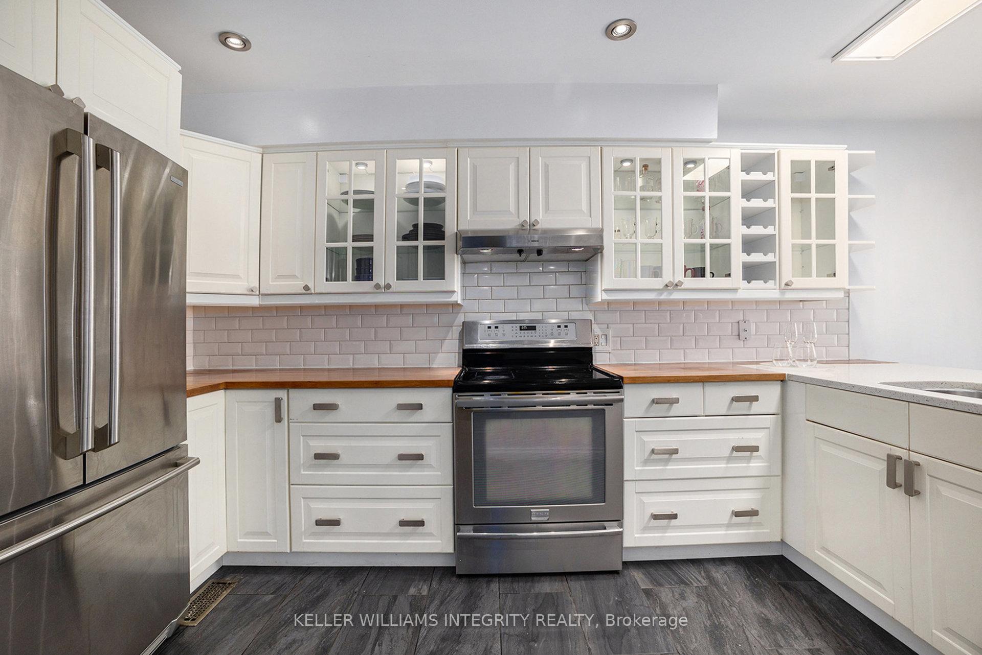 Photo 5 of 41 Milner Downs Crescent, Ottawa, Kanata - Emerald Meadows/Trailwest — HOMEH