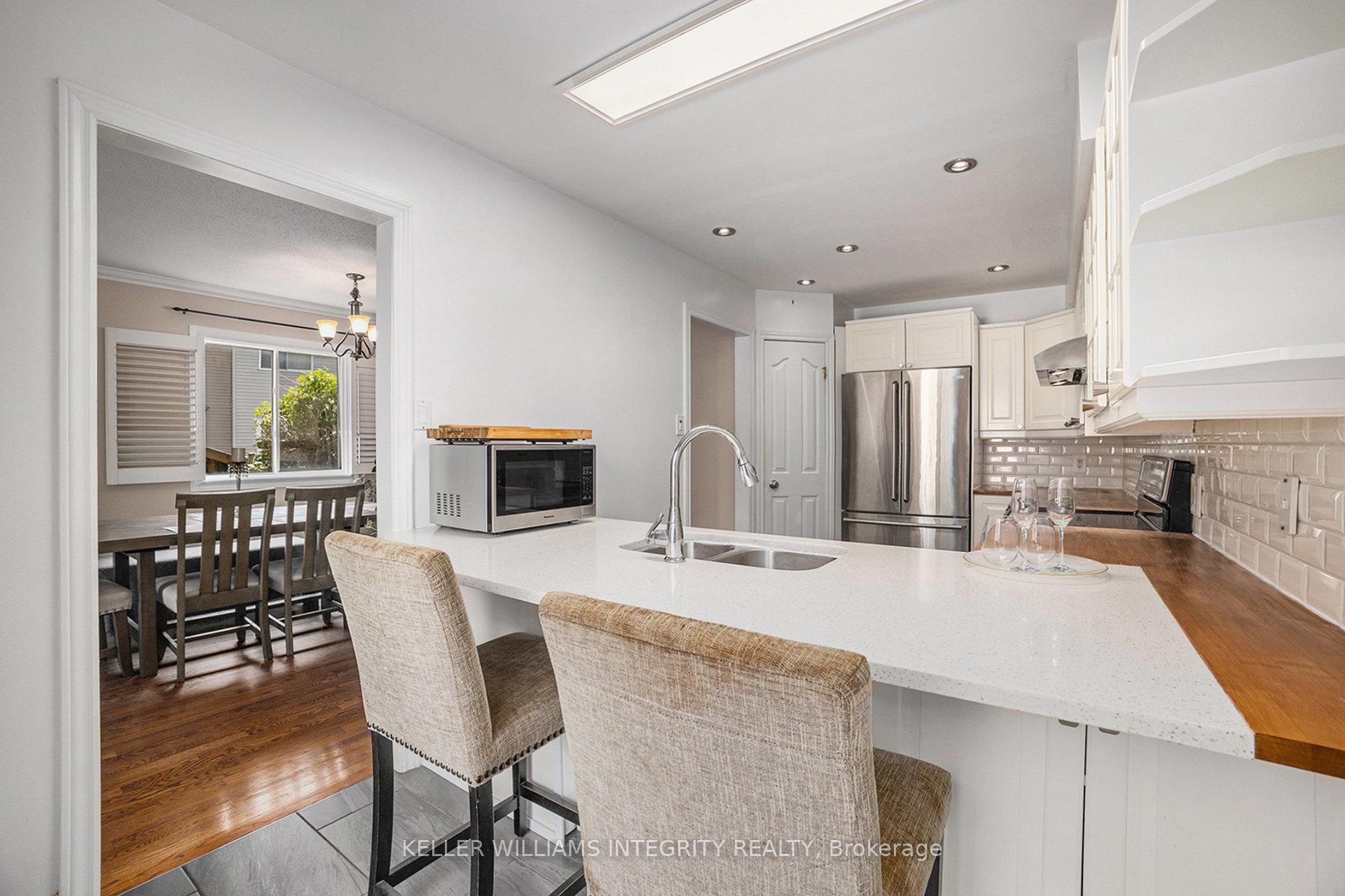 Photo 6 of 41 Milner Downs Crescent, Ottawa, Kanata - Emerald Meadows/Trailwest — HOMEH