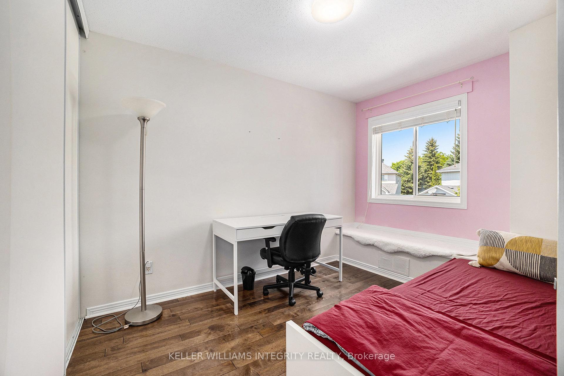 Photo 13 of 41 Milner Downs Crescent, Ottawa, Kanata - Emerald Meadows/Trailwest — HOMEH
