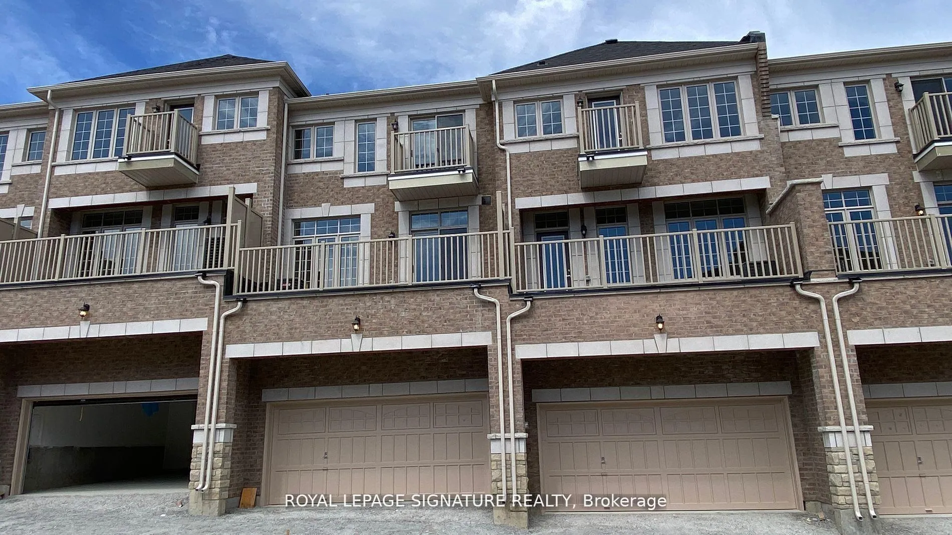 Photo 2 of 303 Kirkham Drive, Markham, Cedarwood — HOMEH