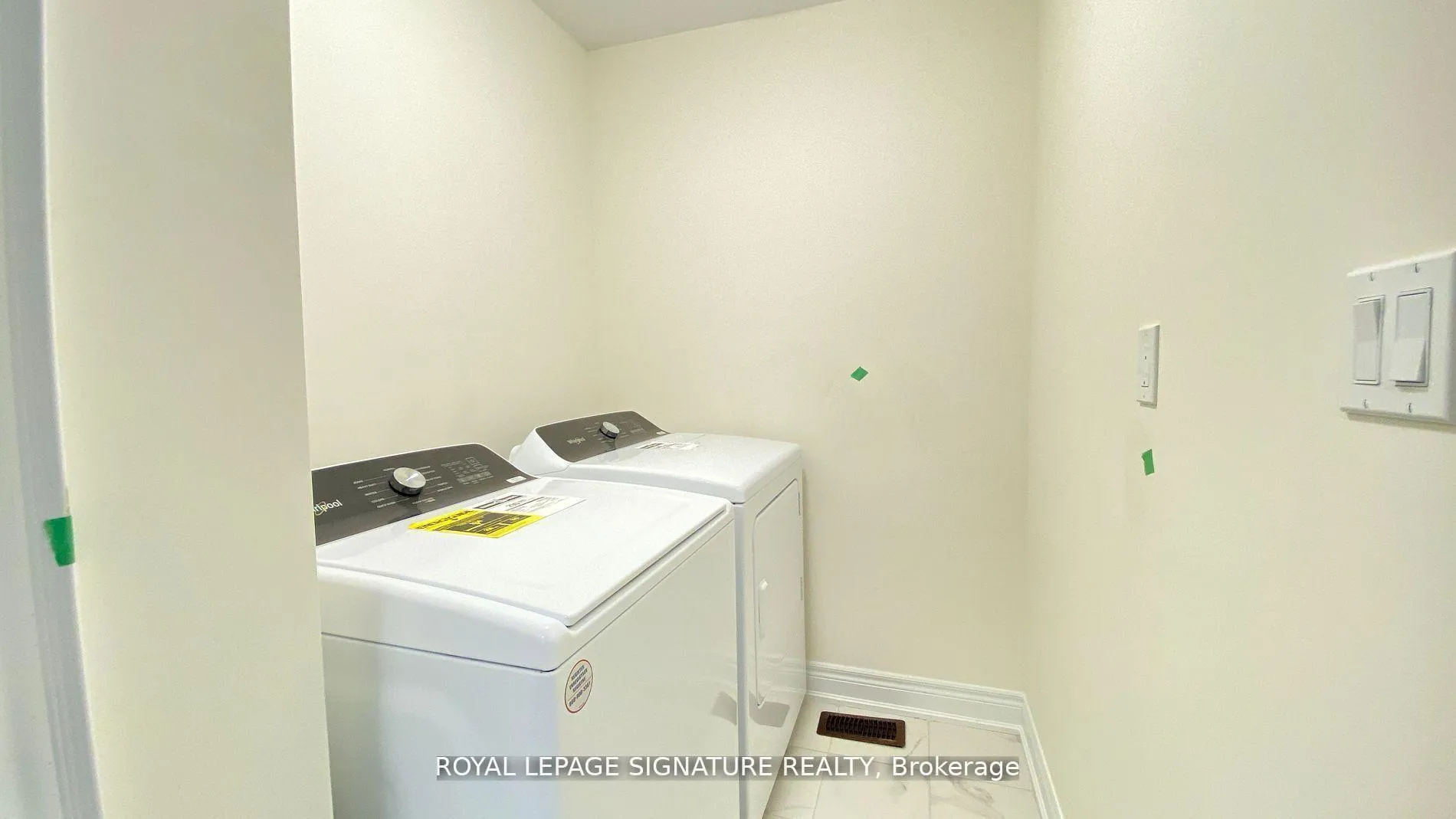 Photo 4 of 303 Kirkham Drive, Markham, Cedarwood — HOMEH