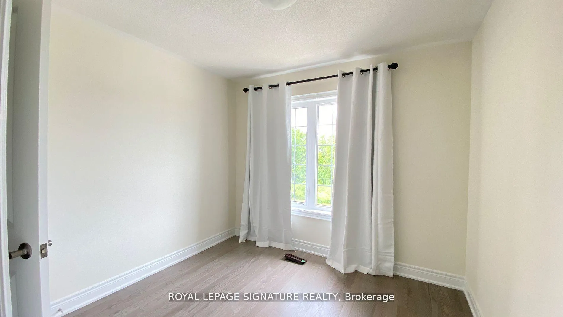 Photo 10 of 303 Kirkham Drive, Markham, Cedarwood — HOMEH