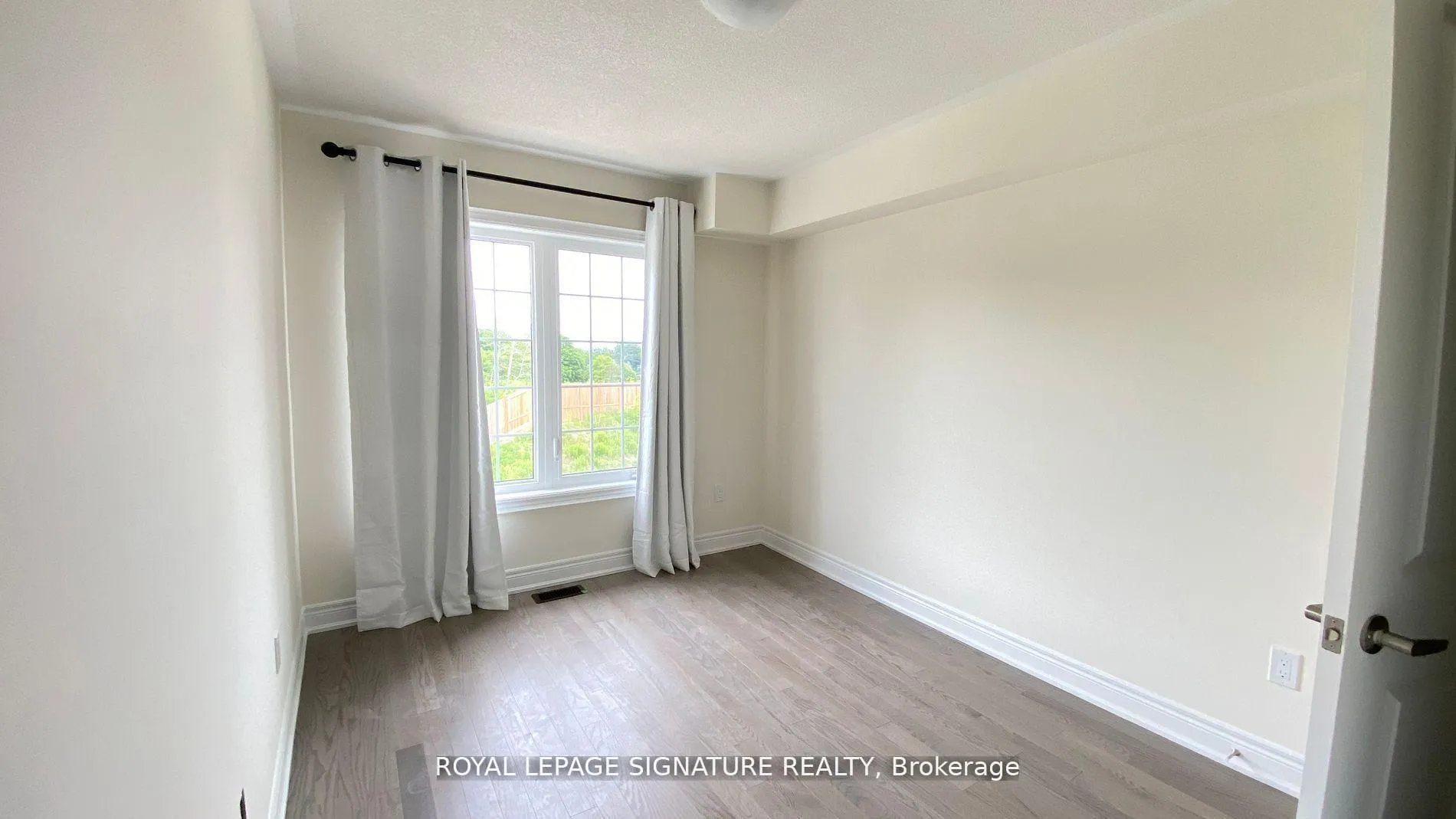 Photo 11 of 303 Kirkham Drive, Markham, Cedarwood — HOMEH