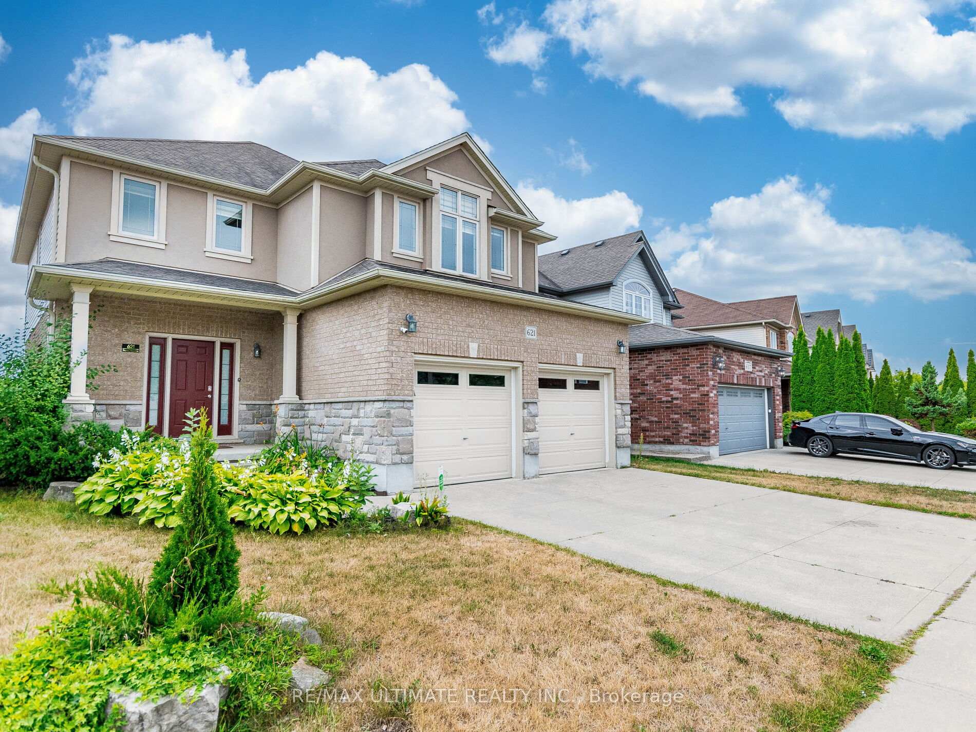 Photo 2 of 621 Thomas Slee Drive, Kitchener, Doon South — HOMEH