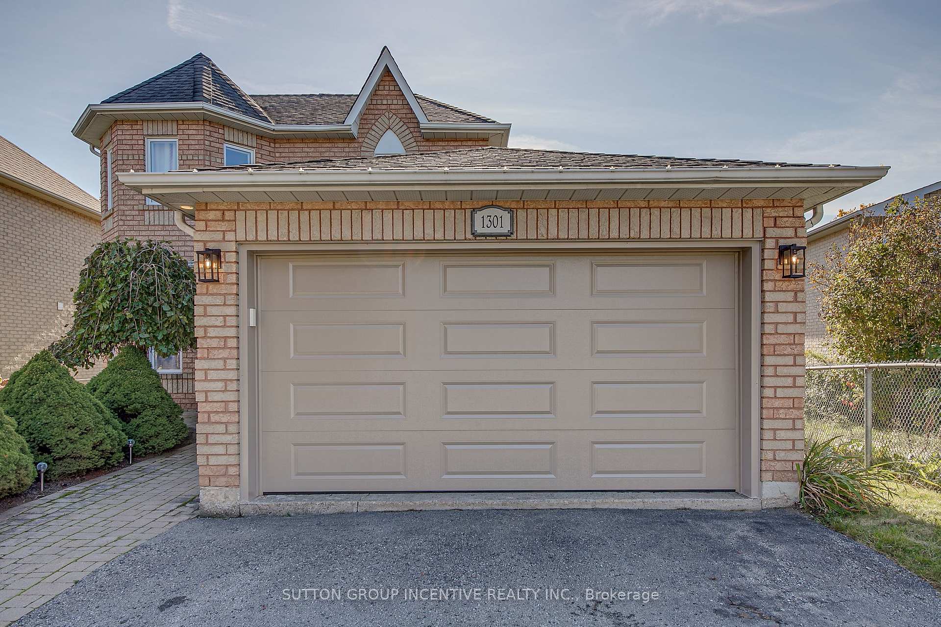 Photo 2 of 1301 Forest Street, Innisfil, Alcona — HOMEH