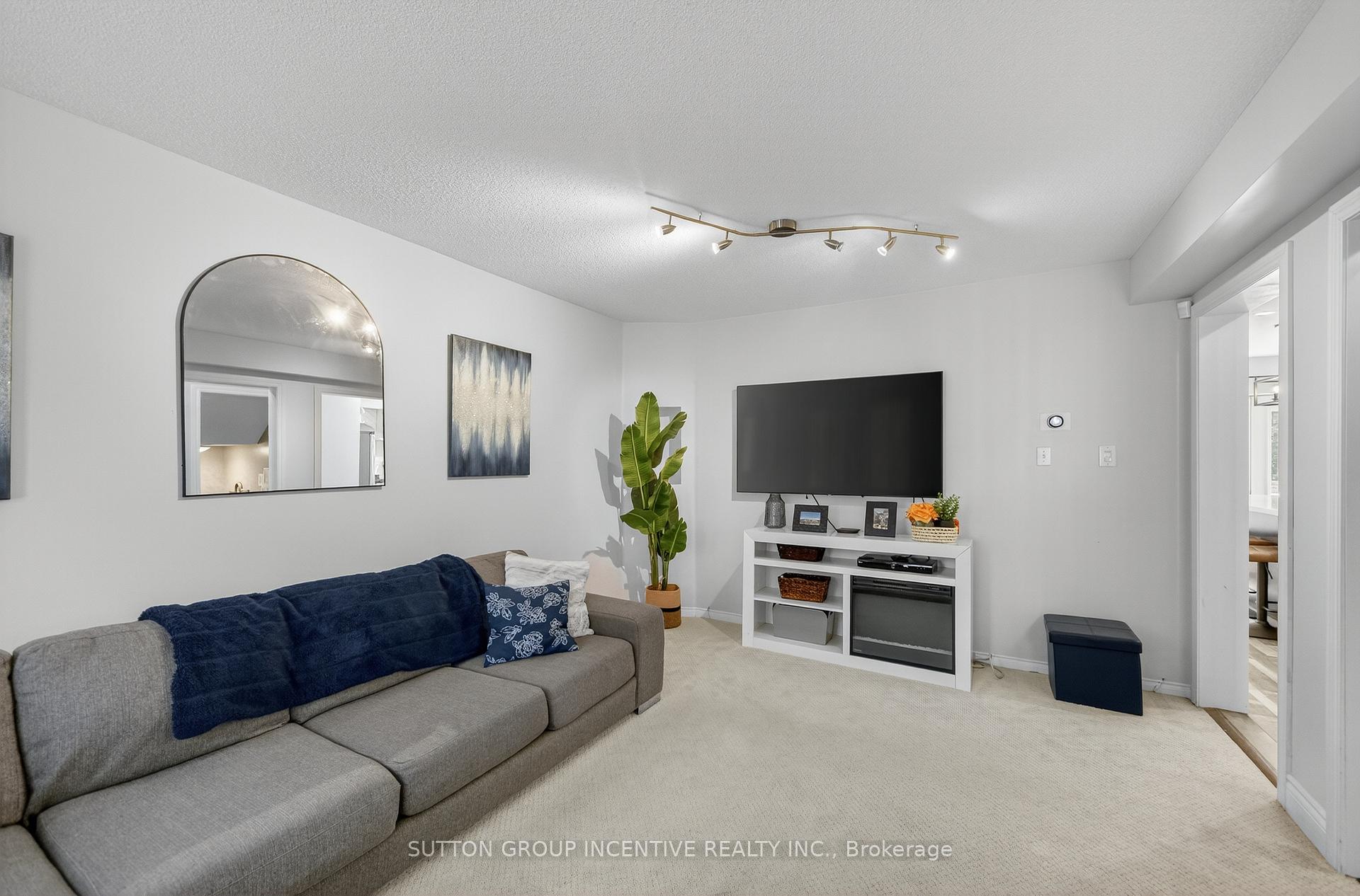 Photo 7 of 1301 Forest Street, Innisfil, Alcona — HOMEH