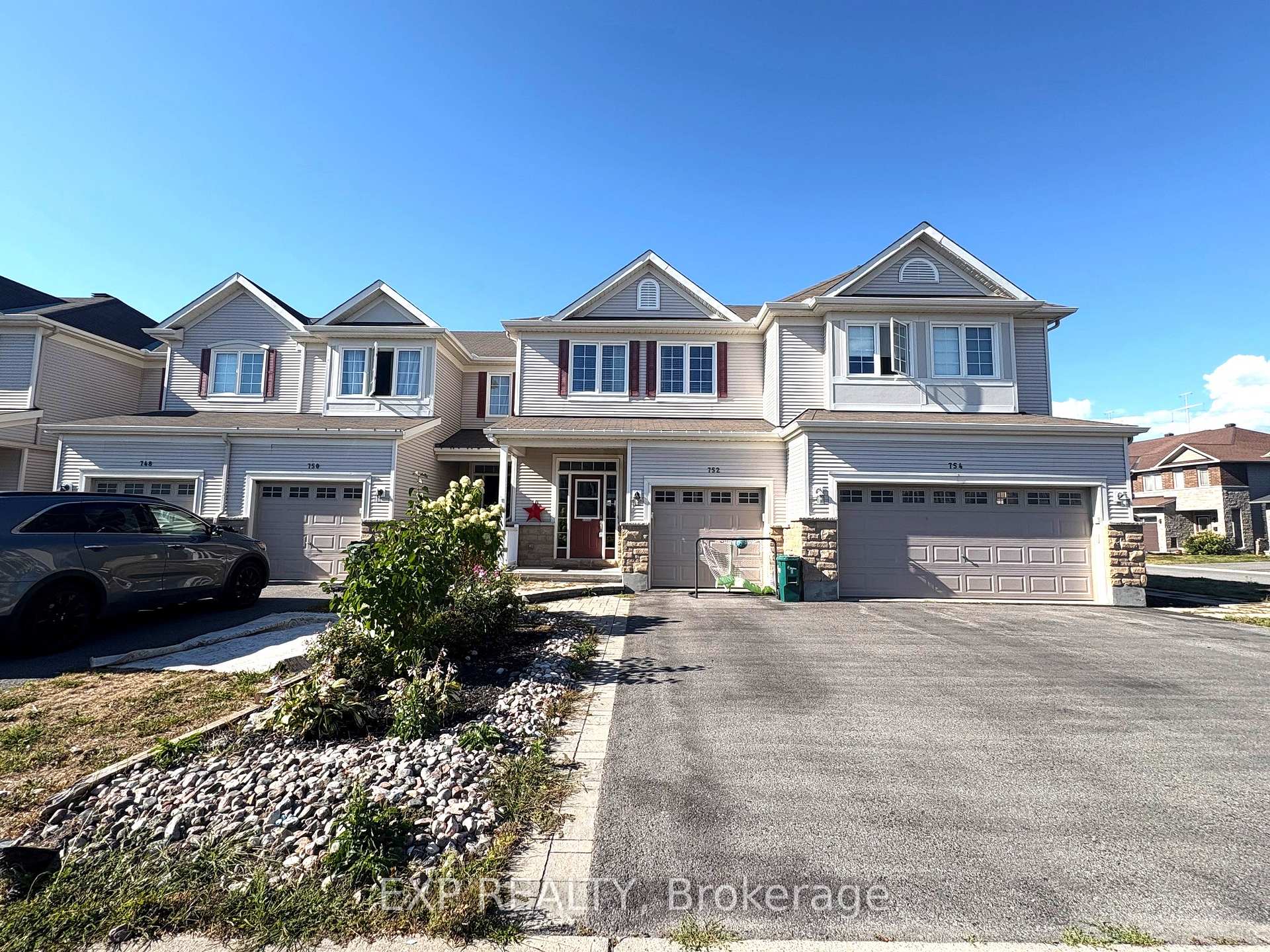 Photo 1 of 752 Oakglade Avenue, Ottawa, Kanata - Emerald Meadows/Trailwest — HOMEH